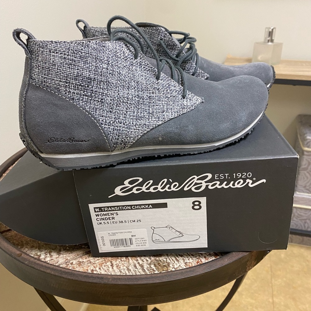 Eddie Bauer chukka size 8 new in box